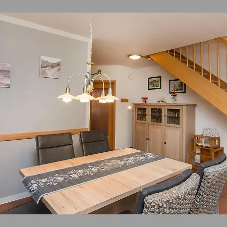 Freesenbruch -reihenhaus 8a * Zingst